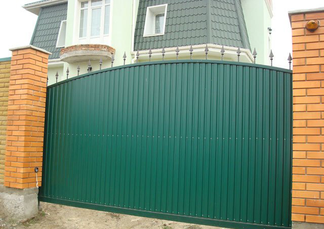 Откатные ворота из профлиста Откатные ворота из профлиста